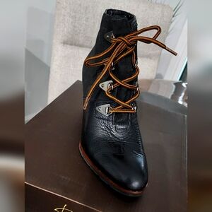 Black leather Bootie